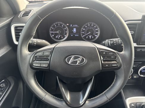 Used 2022 Hyundai Venue Limited w/ Cargo Package FWD image 12
