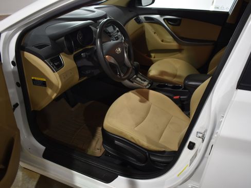 Used 2013 Hyundai Elantra GLS image 12