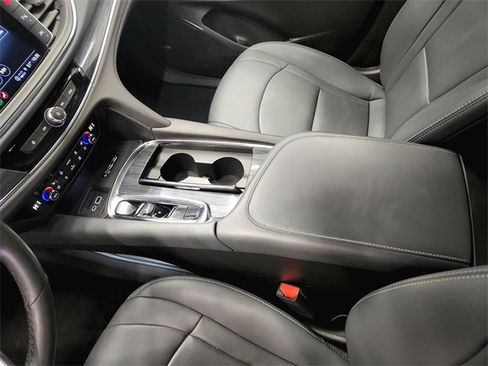Used 2024 Buick Enclave Premium image 21