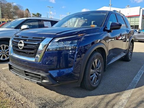 Used 2022 Nissan Pathfinder SV w/ SV Premium Package image 3