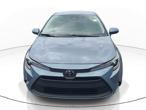 Used 2024 Toyota Corolla LE FWD image 2
