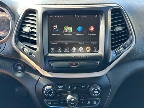 Used 2015 Jeep Cherokee Limited image 32