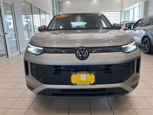Certified 2025 Volkswagen Tiguan SE AWD/4WD image 2