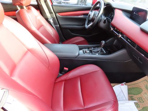 Used 2019 MAZDA MAZDA3 Hatchback w/ Premium Package image 11