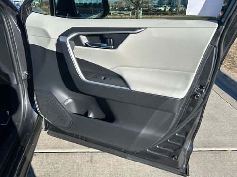 Used 2025 Toyota RAV4 XLE image 20
