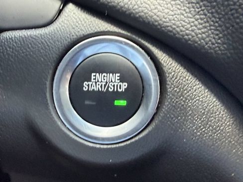 Used 2023 Chevrolet Equinox LT FWD image 28