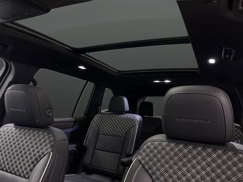 Used 2024 GMC Acadia Denali image 7