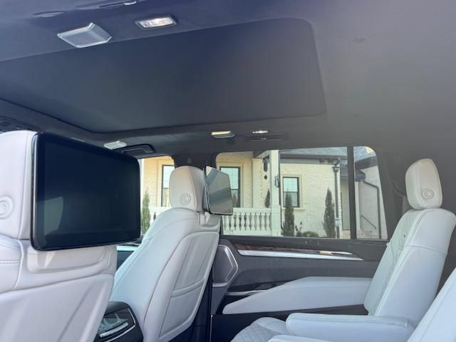 Used 2026 Cadillac Escalade ESV Platinum Sport w/ LPO, Floor Liner Package AWD/4WD image 19