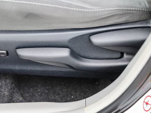 Used 2015 Toyota Prius V Three image 19