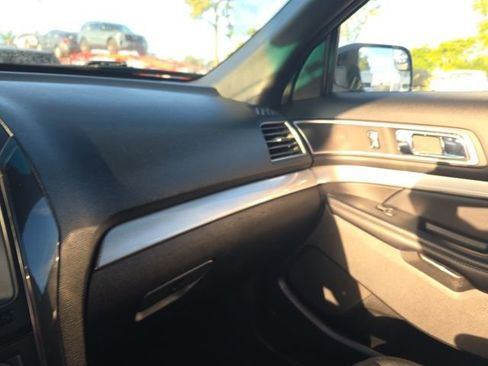Used 2017 Ford Explorer XLT w/ Equipment Group 201A image 13