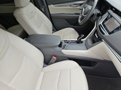 Used 2023 Cadillac XT5 Premium Luxury image 16
