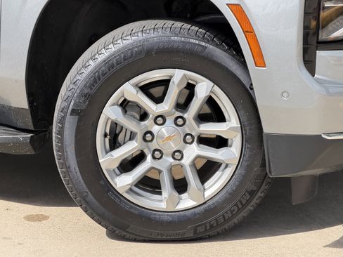 Used 2025 Chevrolet Tahoe LT AWD/4WD image 3