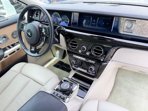 Used 2019 Rolls-Royce Phantom Sedan RWD image 46