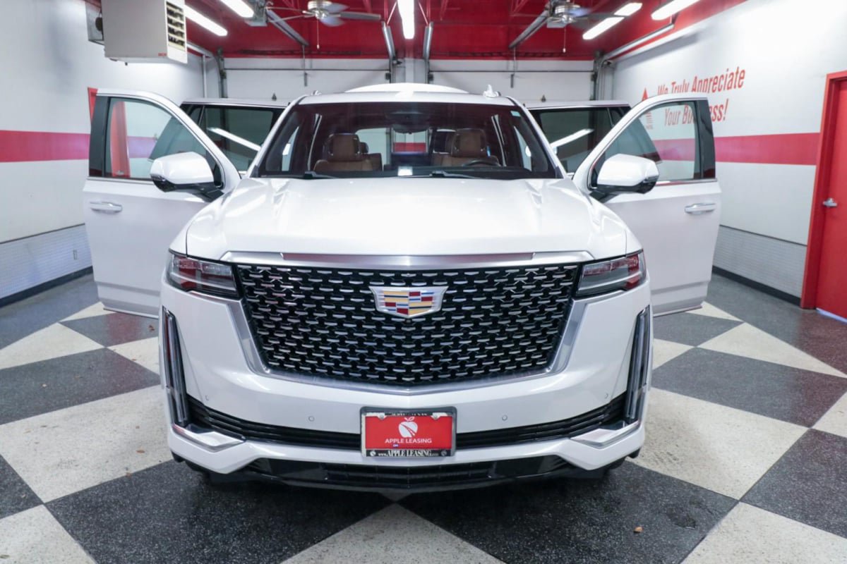 Used 2023 Cadillac Escalade Premium Luxury w/ Performance Package RWD image 30