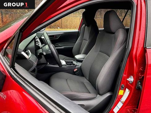 Used 2021 Toyota RAV4 SE image 8