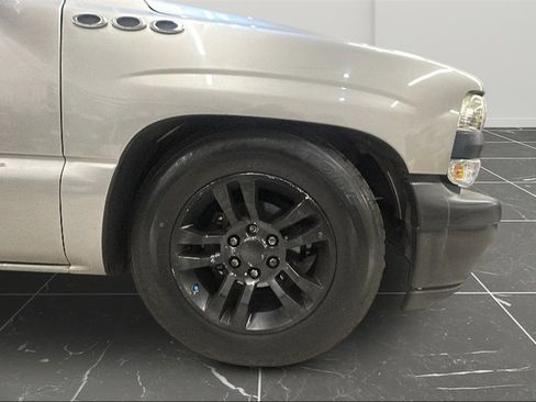 Used 2002 Chevrolet Suburban LS image 16