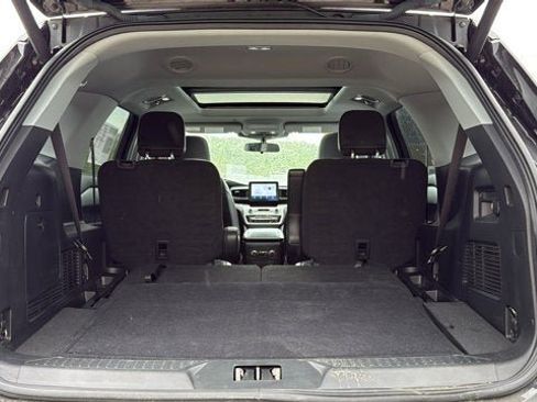 Used 2022 Ford Explorer XLT w/ Equipment Group 202A AWD/4WD image 29
