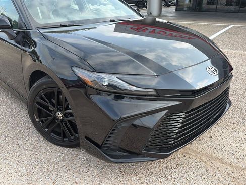 Used 2026 Toyota Camry SE FWD image 8