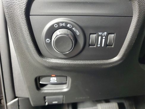 Used 2025 Jeep Grand Cherokee L Altitude image 12