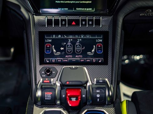 Used 2023 Lamborghini Urus Performante AWD/4WD image 32
