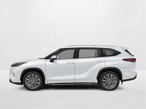 New 2026 Toyota Highlander Platinum image 3