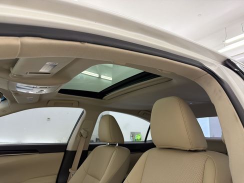 Used 2016 Lexus ES 350 w/ Premium Package w/Wood Trim FWD image 28