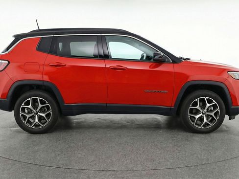 Used 2025 Jeep Compass Limited AWD/4WD image 11