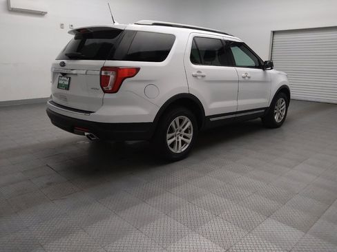 Used 2018 Ford Explorer XLT w/ Equipment Group 201A image 9