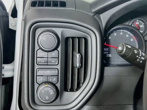 Used 2022 Chevrolet Silverado 1500 Custom Trail Boss AWD/4WD image 12