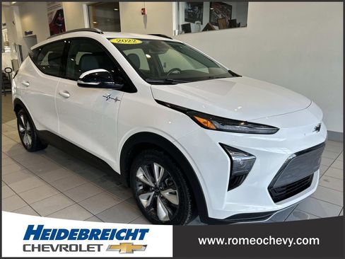 Used 2022 Chevrolet Bolt EUV LT w/ Convenience Package image 1