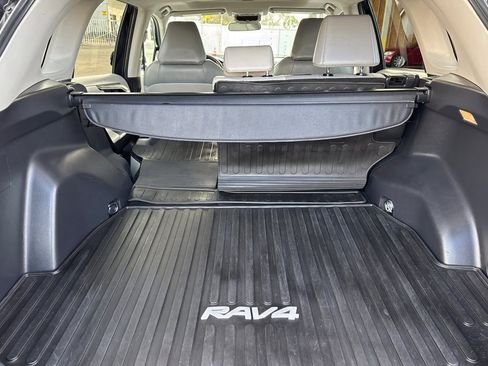 Used 2021 Toyota RAV4 XLE Premium image 14