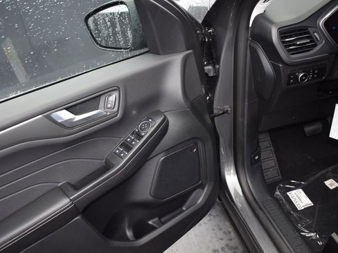 New 2025 Ford Escape SE image 9