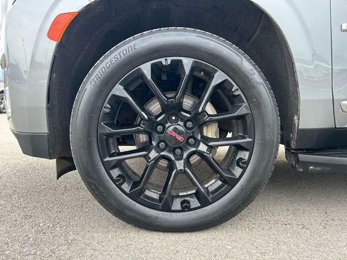 Used 2023 GMC Yukon XL Denali AWD/4WD image 11