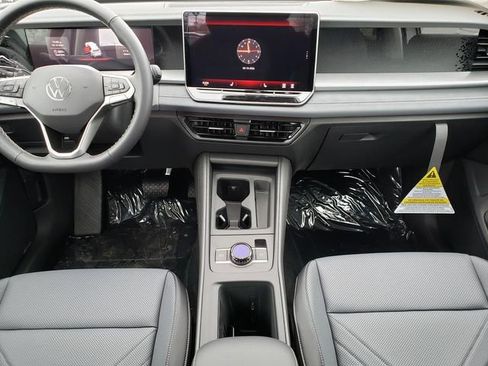 New 2026 Volkswagen Tiguan SE image 8