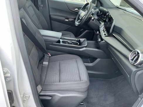 Used 2025 Chevrolet Equinox LT image 19