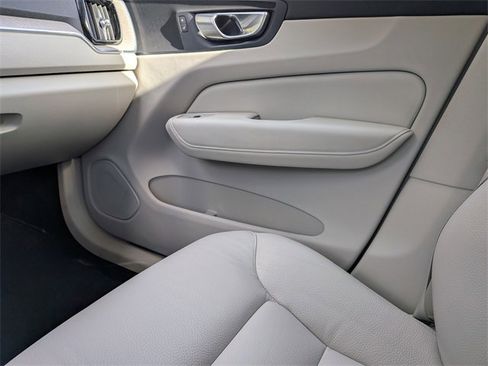 Used 2023 Volvo XC60 B5 Plus w/ Climate Package image 18