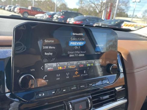 Used 2024 Nissan Pathfinder Platinum image 26