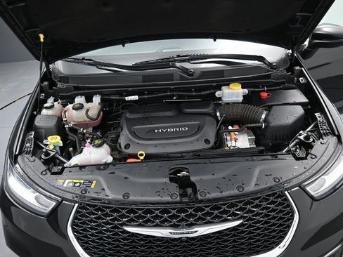 Used 2023 Chrysler Pacifica Touring-L FWD image 15