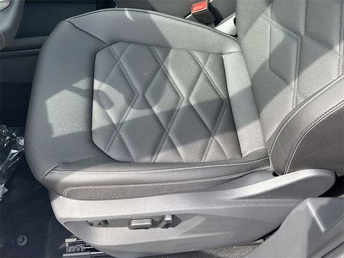 New 2025 Volkswagen Atlas SE image 18