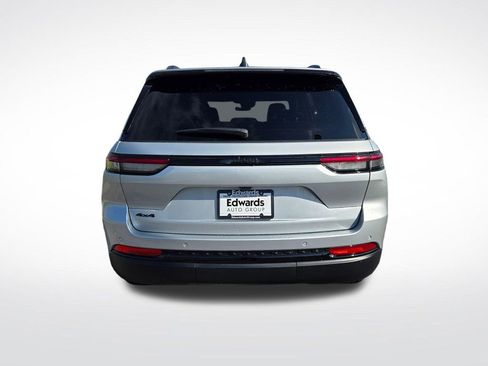 New 2025 Jeep Grand Cherokee Altitude image 4