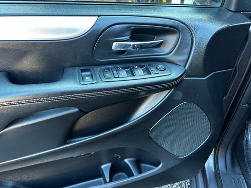Used 2018 Dodge Grand Caravan GT image 17
