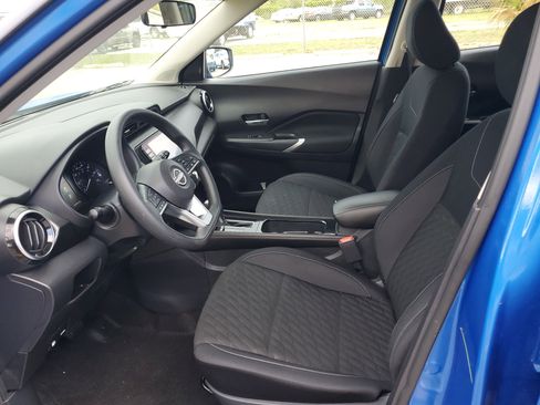 Used 2023 Nissan Kicks SV image 13