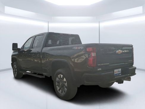 Used 2025 Chevrolet Silverado 2500 Custom w/ Custom Value Package AWD/4WD image 5
