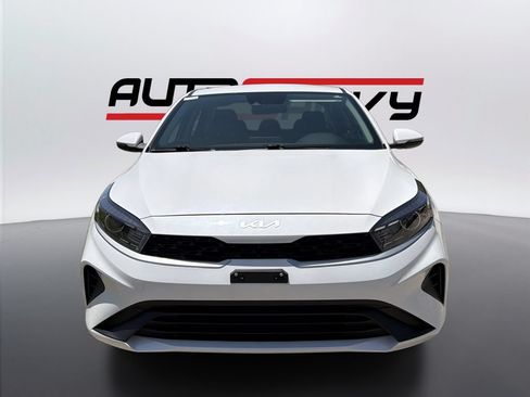 Used 2023 Kia Forte Sedan FWD image 2