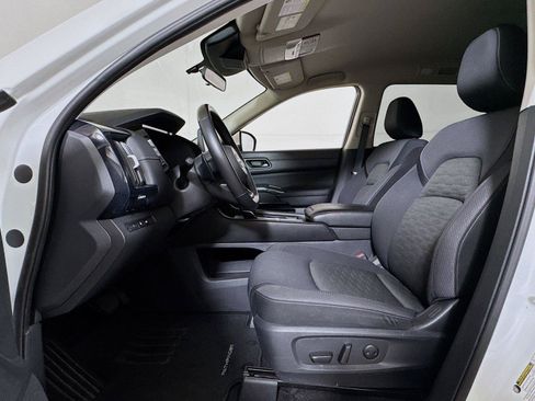 Used 2025 Nissan Pathfinder SV FWD image 18