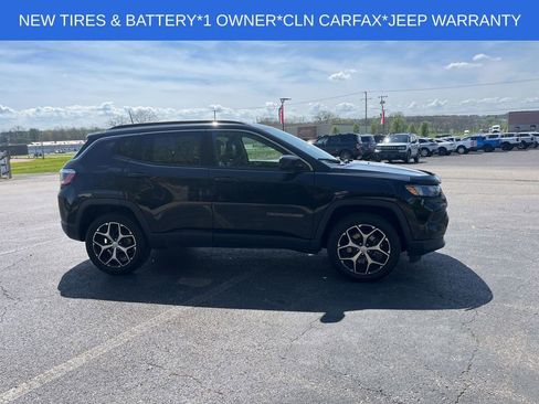 Used 2024 Jeep Compass Latitude AWD/4WD image 7