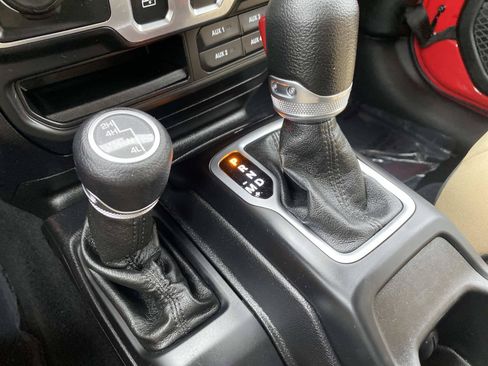 Used 2018 Jeep Wrangler Sport AWD/4WD image 13