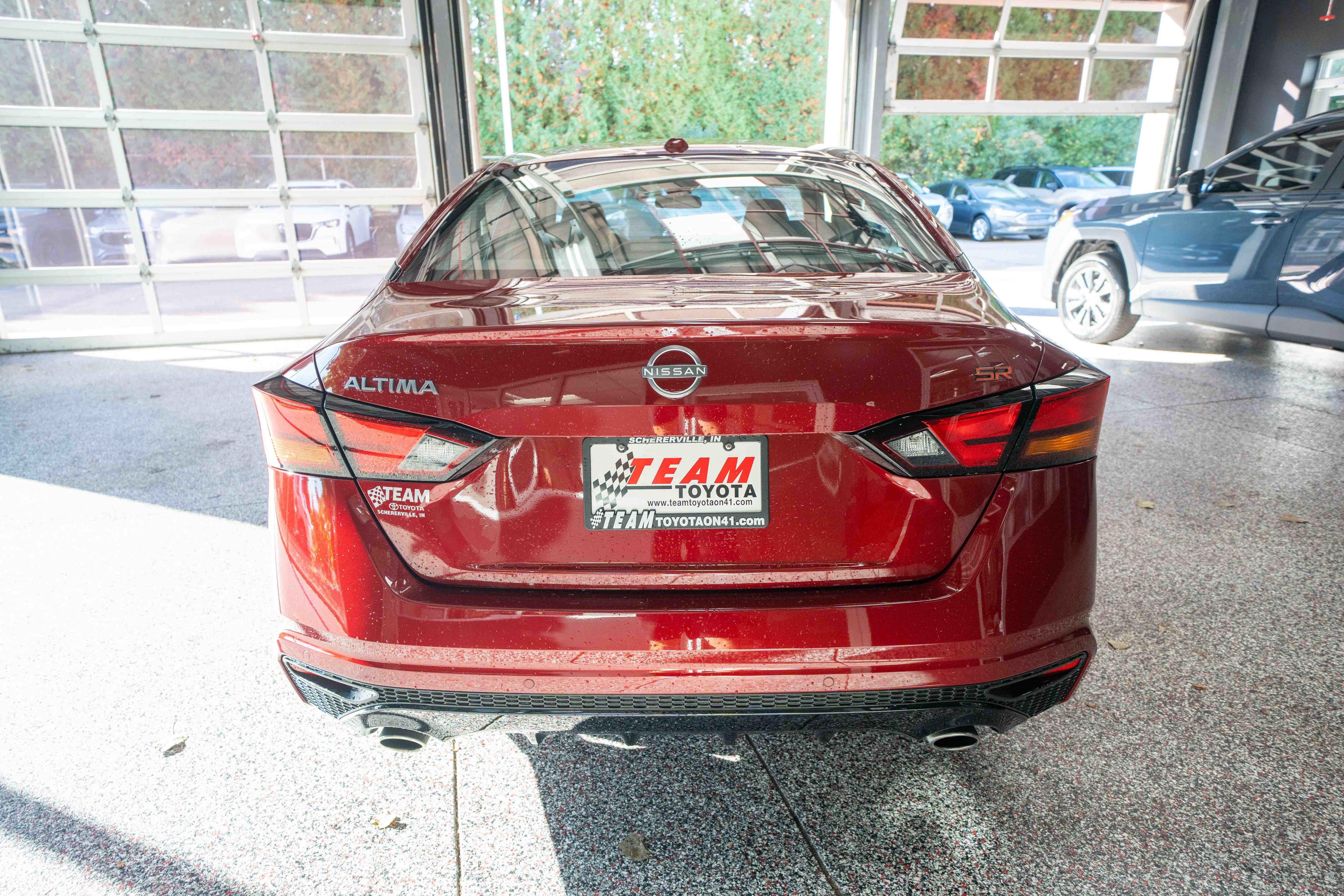 Used 2024 Nissan Altima 2.5 SR w/ SR Premium Package FWD image 3