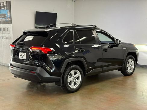 Used 2019 Toyota RAV4 XLE AWD/4WD image 7