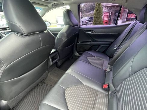 Used 2018 Toyota Camry SE w/ Moonroof Package FWD image 13